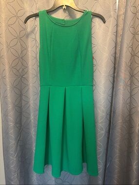 Xhilaration Green Sleeveless Pleated Midi Dress